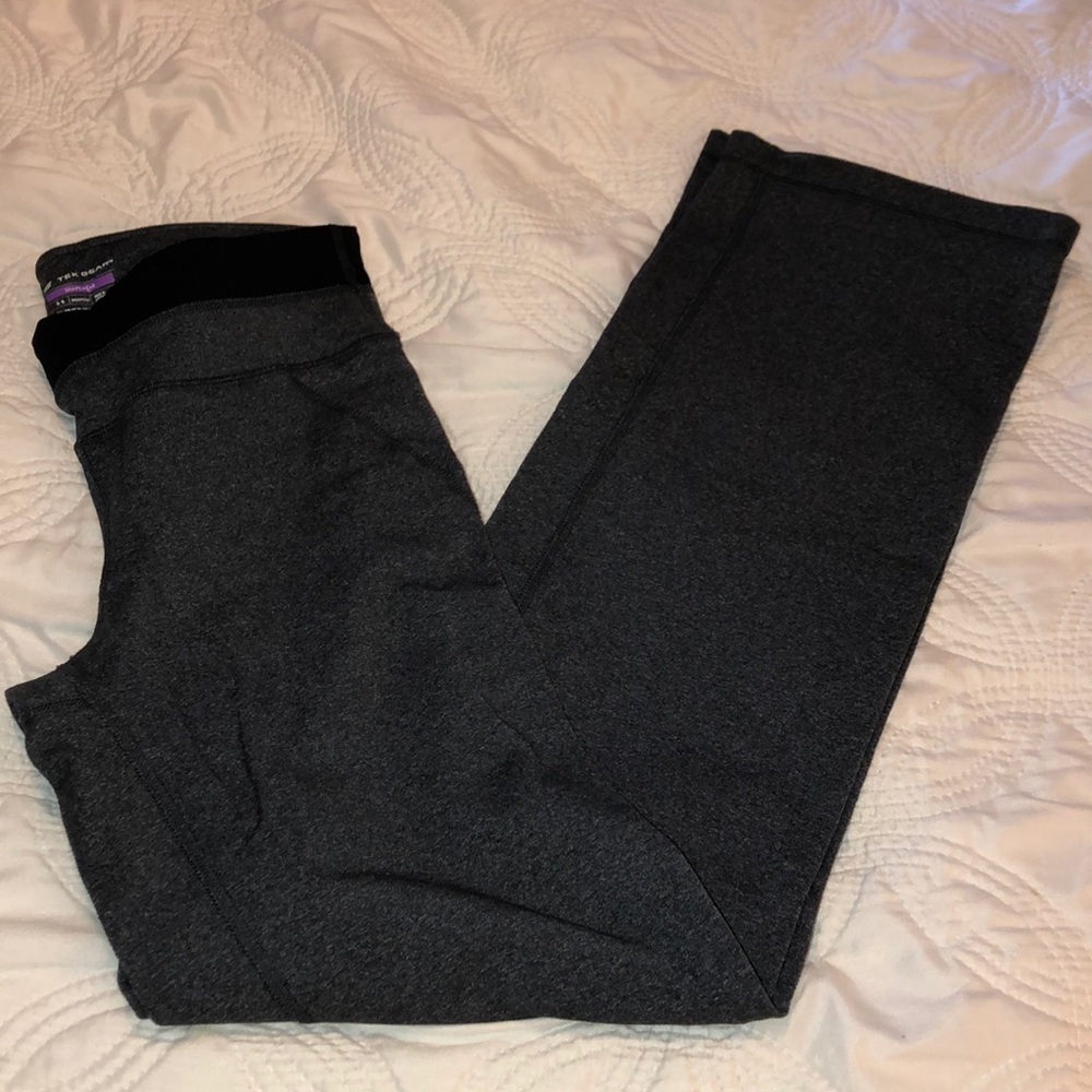 Tek Gear bootcut workout pants. Size small short
